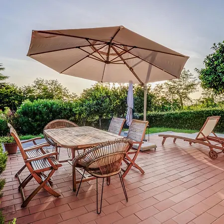 2 Bedroom Beautiful Home In Camaiore Holiday home