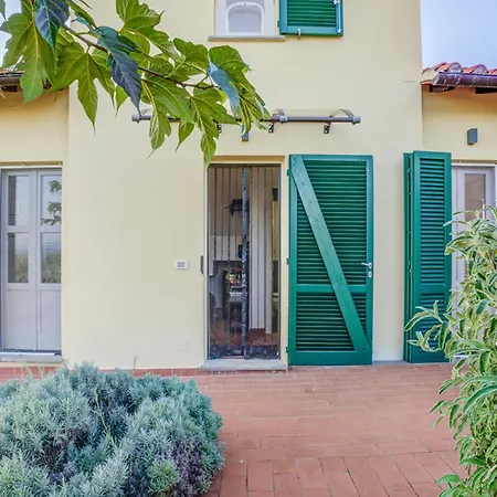 2 Bedroom Beautiful Home In Camaiore Holiday home *