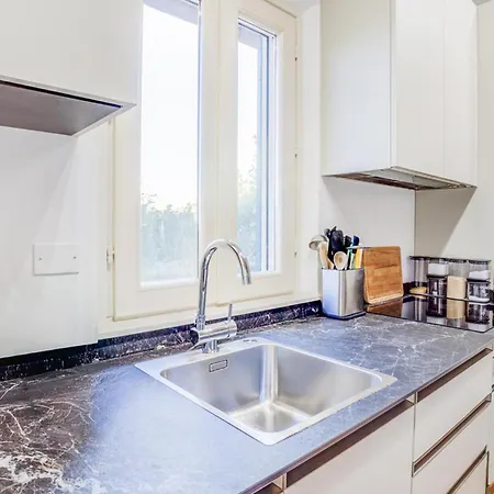 2 Bedroom Beautiful Home In Camaiore Holiday home